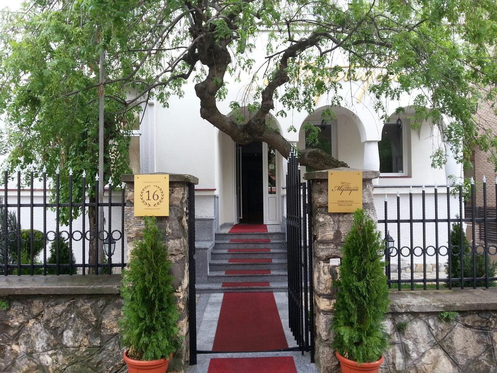 Villa Mystique Belgrade Luaran gambar